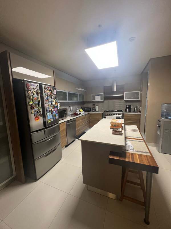 Contemporary bedroom large window AC city view PH Marbella 47 Panama