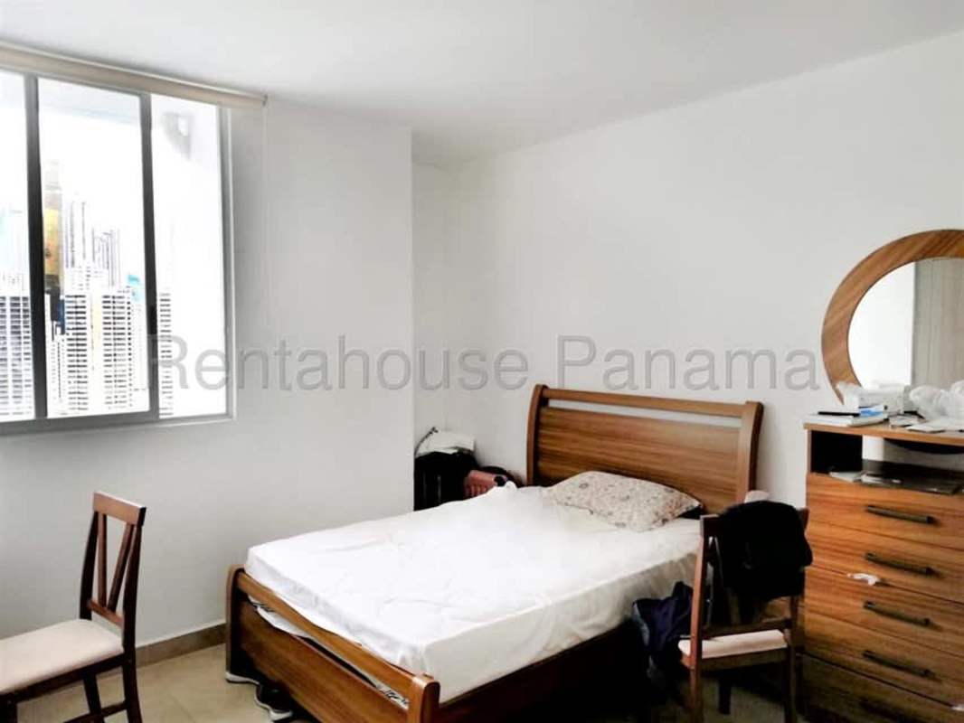 Bright master bedroom with en-suite bathroom and skyline view at The One Tower San Francisco Panama