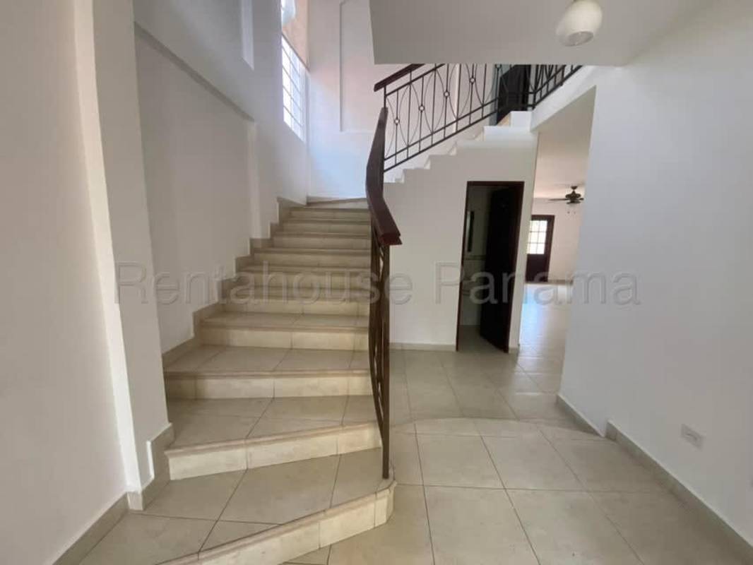 Spacious 3BR Corner Home with Pool Villa Valencia Costa Sur - View 5