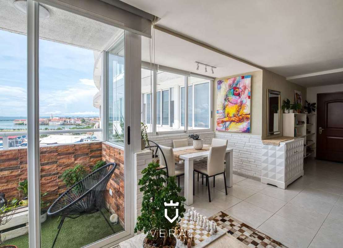 Bright bedroom with large windows showcasing water views in PH Bay View Calidonia Panama