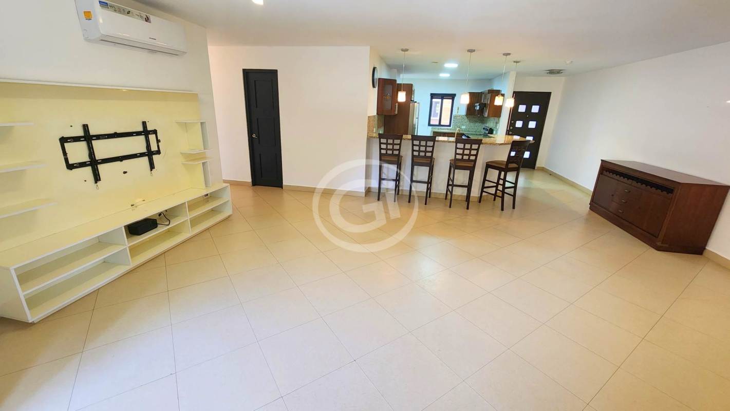 Bright master bedroom with balcony, en-suite, A/C Embassy Club Courtyard Clayton