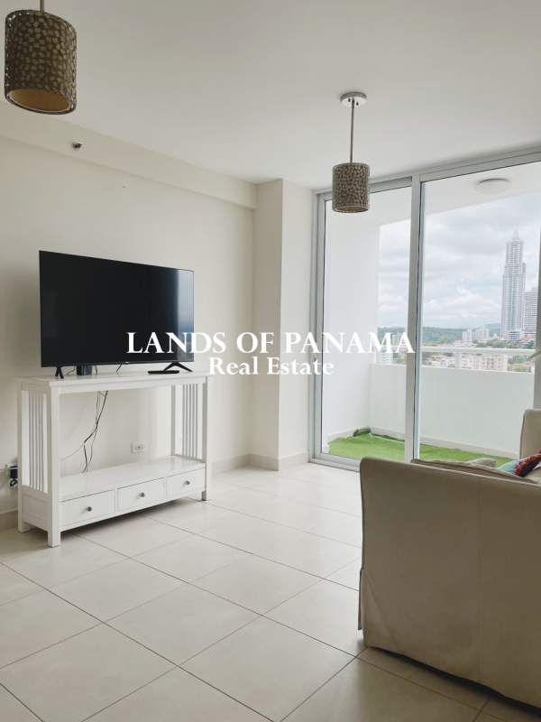 Private balcony overlooking Edison Park, sliding glass doors, PH El Mare Panama