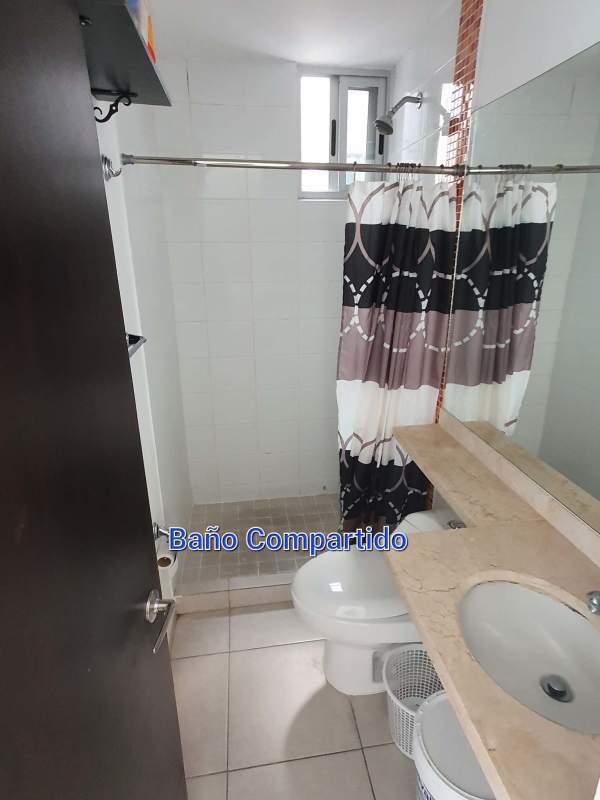Shared bathroom with full shower in PH Alsacia Condado del Rey Panama