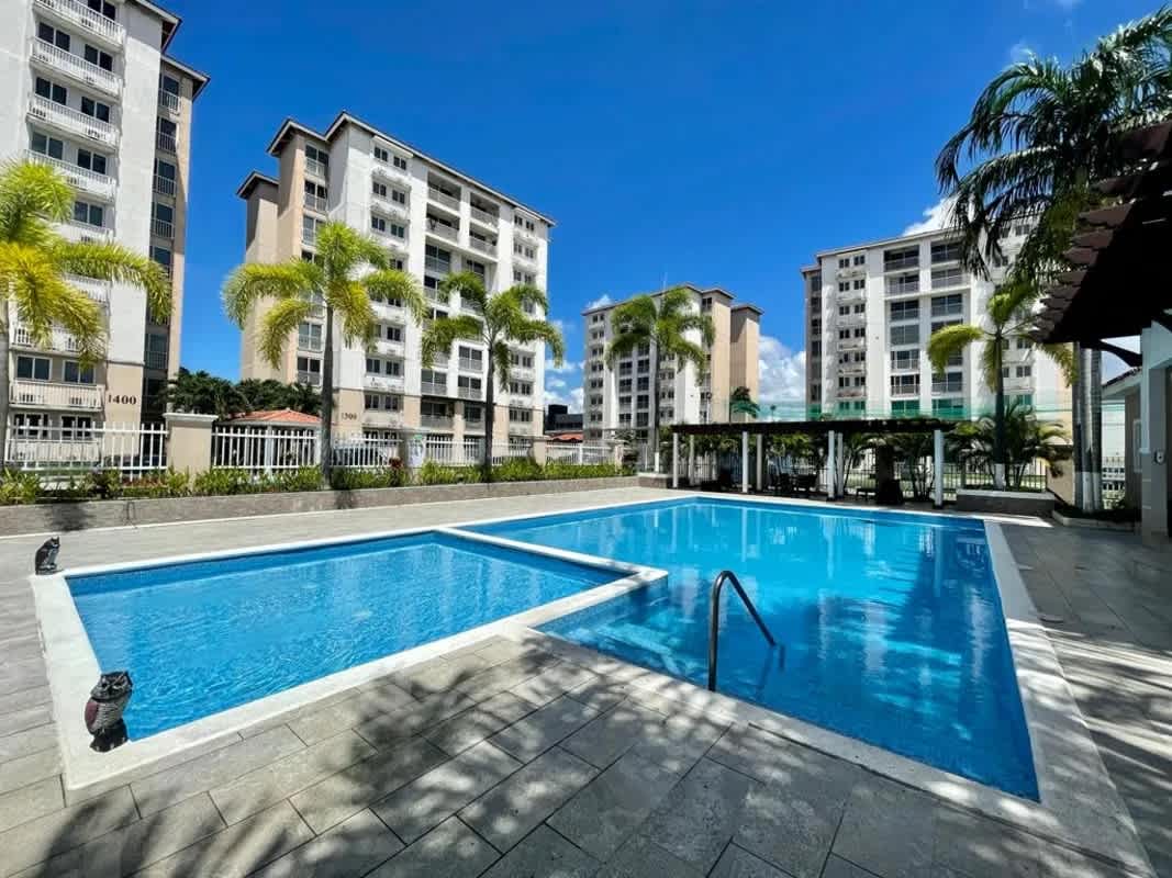 3BR Apartment Balcony Pool Elevator Versalles Costa Sur