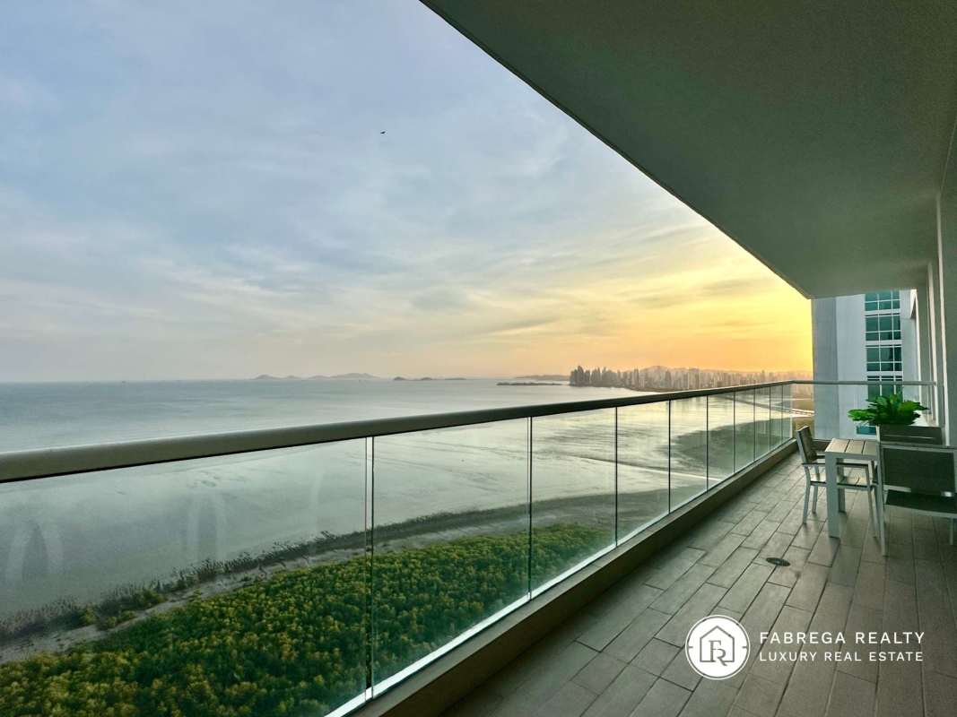 Luxury Oceanfront Apartment Costa del Este in Panama City - View 3