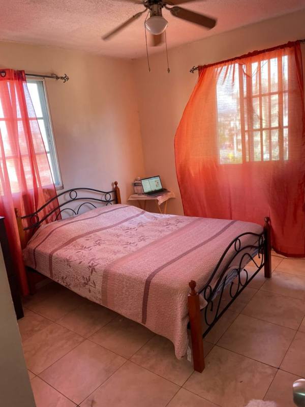 Cozy bedroom with ceiling fan, tiled flooring, windows and natural light - Residencial Villa Lucre Panama