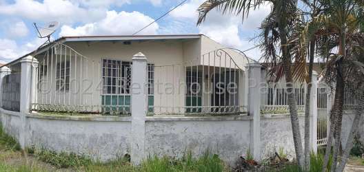 Affordable Corner House in Jardines de Mastranto La Chorrera