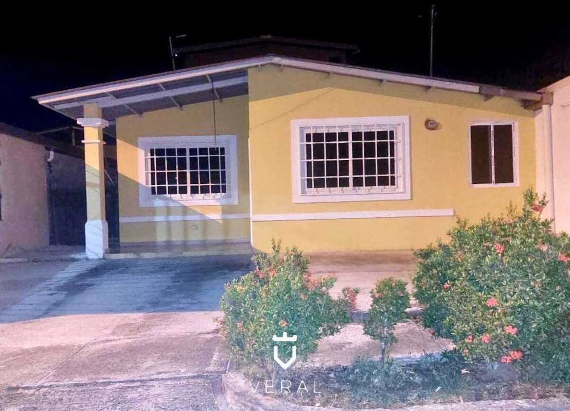 Affordable 2BR House with Terrace Praderas San Lorenzo Chilibre