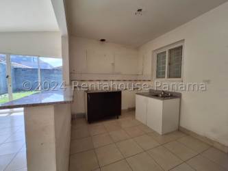 Bathroom with walk-in shower, pedestal sink tile finishes in Panama house sale