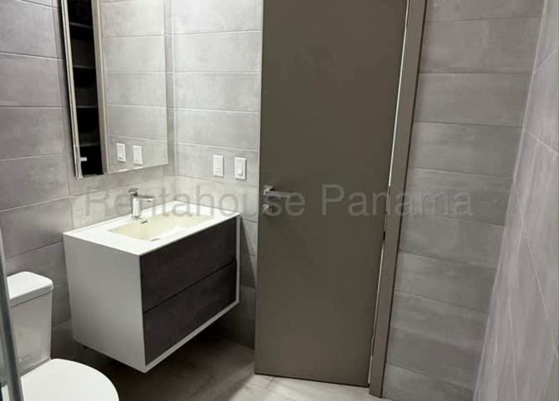 Modern Furnished 2BR Apartment for Rent PH Urbana Obarrio