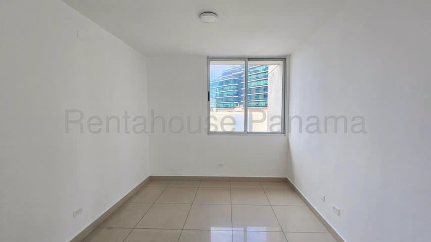 Contemporary bathroom with granite countertop walk-in shower in PH Sevilla Panama