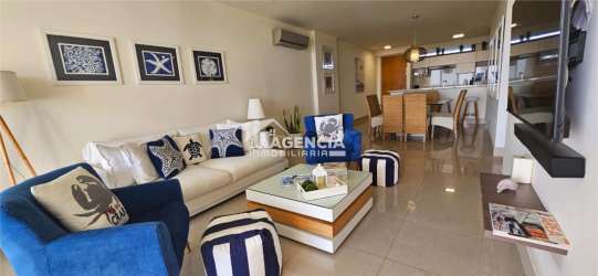 Master suite with bed, walk-in closet, sea view at PH Perlamar Casamar in Panama rental unit