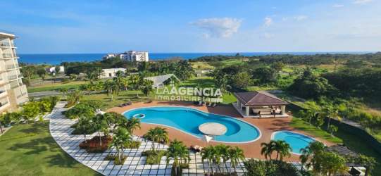 Beachfront 2BR Apartment with Terrace at PH Perlamar Casamar