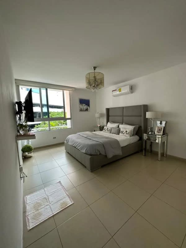 Contemporary bedroom with large window, AC and city view PH Sol Marina Panama