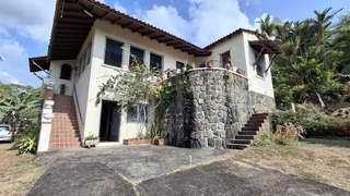 Single Family Residence & Land for Sale in Las Cumbres - 5 bedrooms