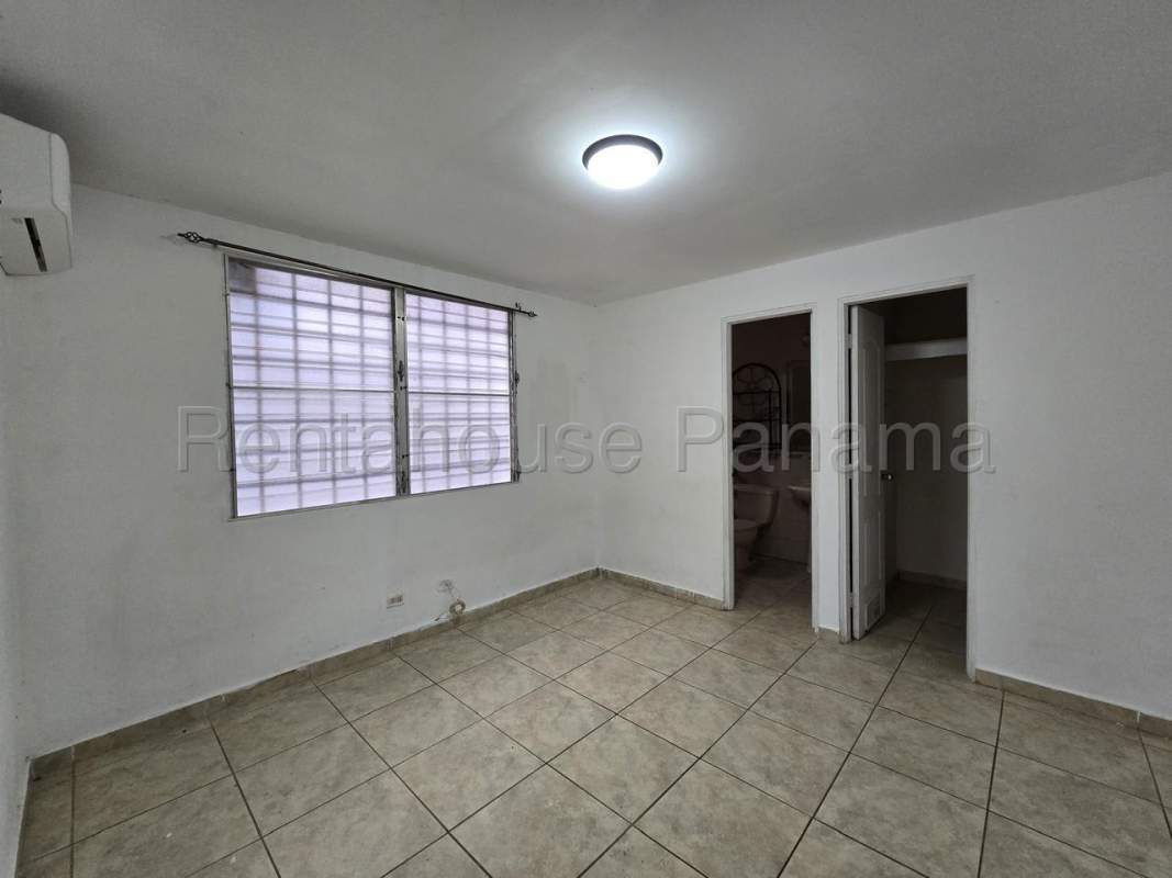Bathroom with ceramic tile, pedestal sink, mirror and walk-in shower in Brisas del Golf Panama City