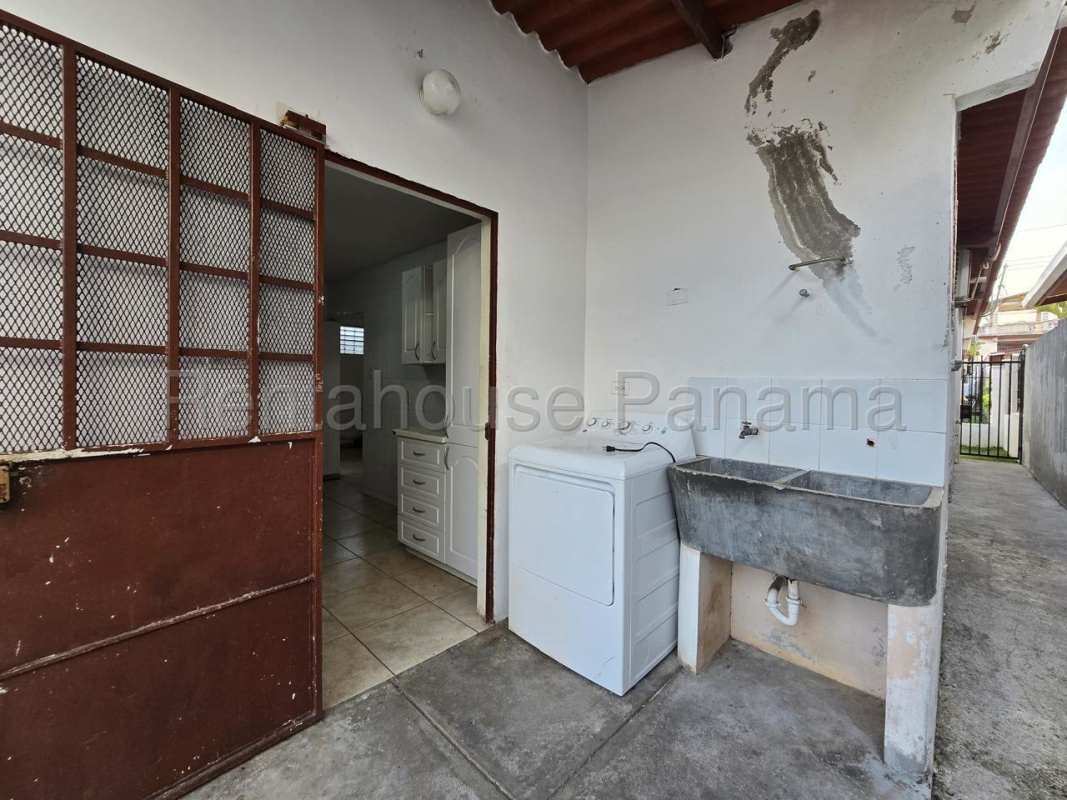 Open plan living dining room with tiled floor, ceiling fan and AC in Brisas del Golf Panama City