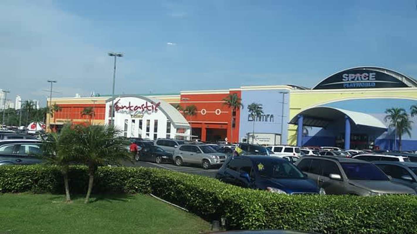 Fully equipped restaurant stall in vibrant Albrook Mall Panama