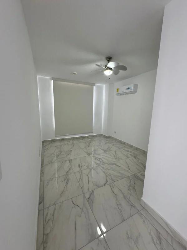 Spacious bedroom with marble tile, AC, and closet at PH The Gray Panama City