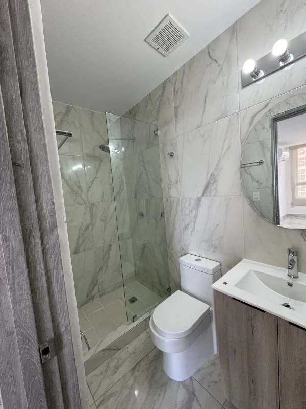 Well-equipped gym with city views in PH The Gray Calle 50 Panama