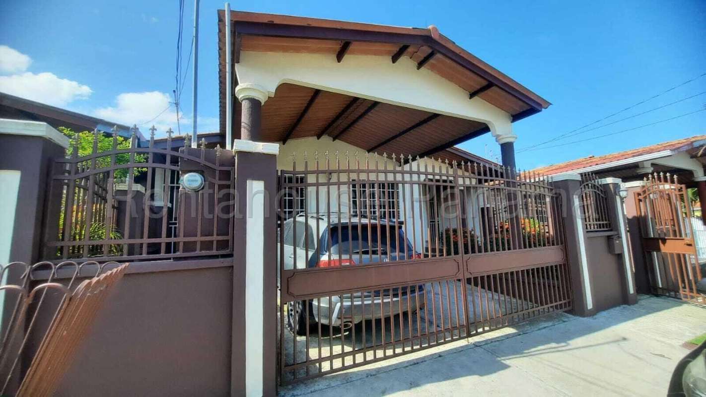 Open living room with ceramic floors and windows with garden view in Brisas del Golf home Panama