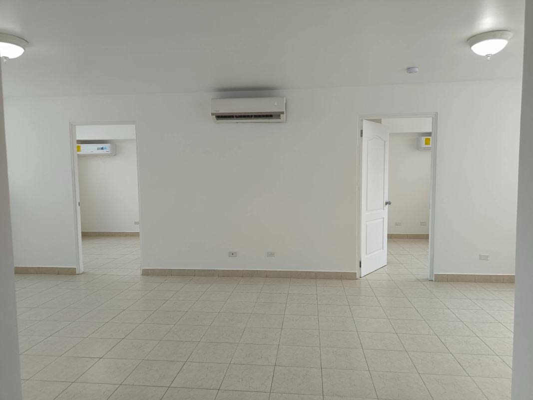 Unfurnished open plan living and dining room with AC PH Plaza Edison Panama Edison Park