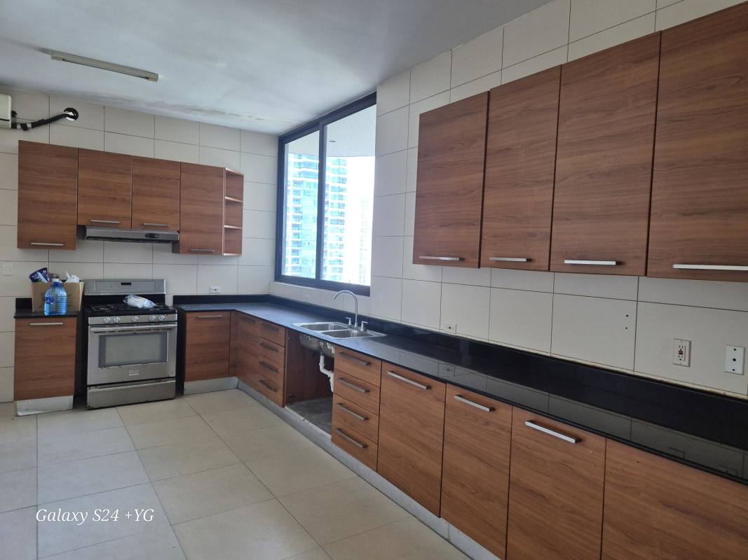 Living room with floor to ceiling glass panoramic ocean view PH Panama Bay Costa del Este