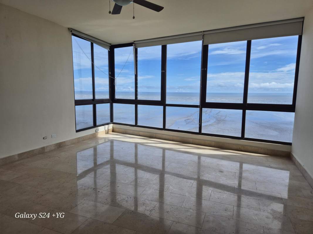 Living room with corner floor-to-ceiling windows and Pacific ocean view PH Panama Bay Costa del Este