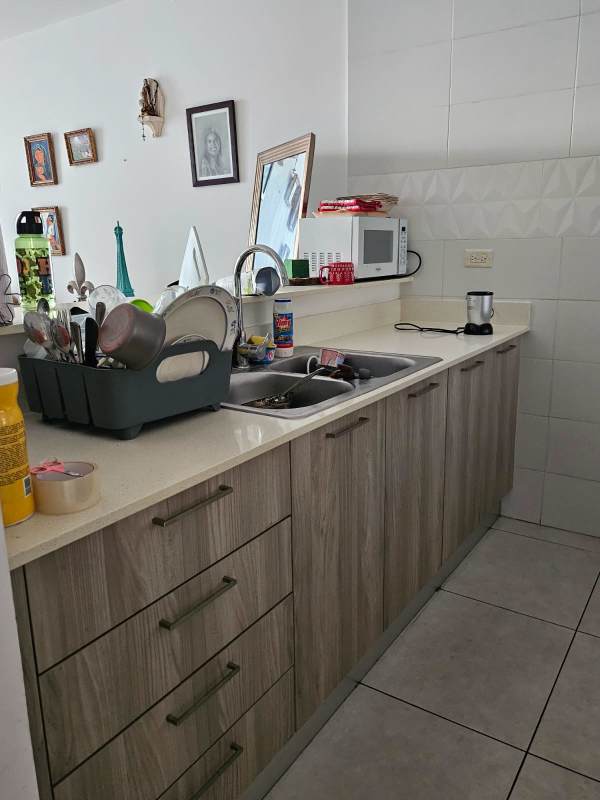 Modern open kitchen with stainless appliances at PH Vivendi Green Edison Park Betania