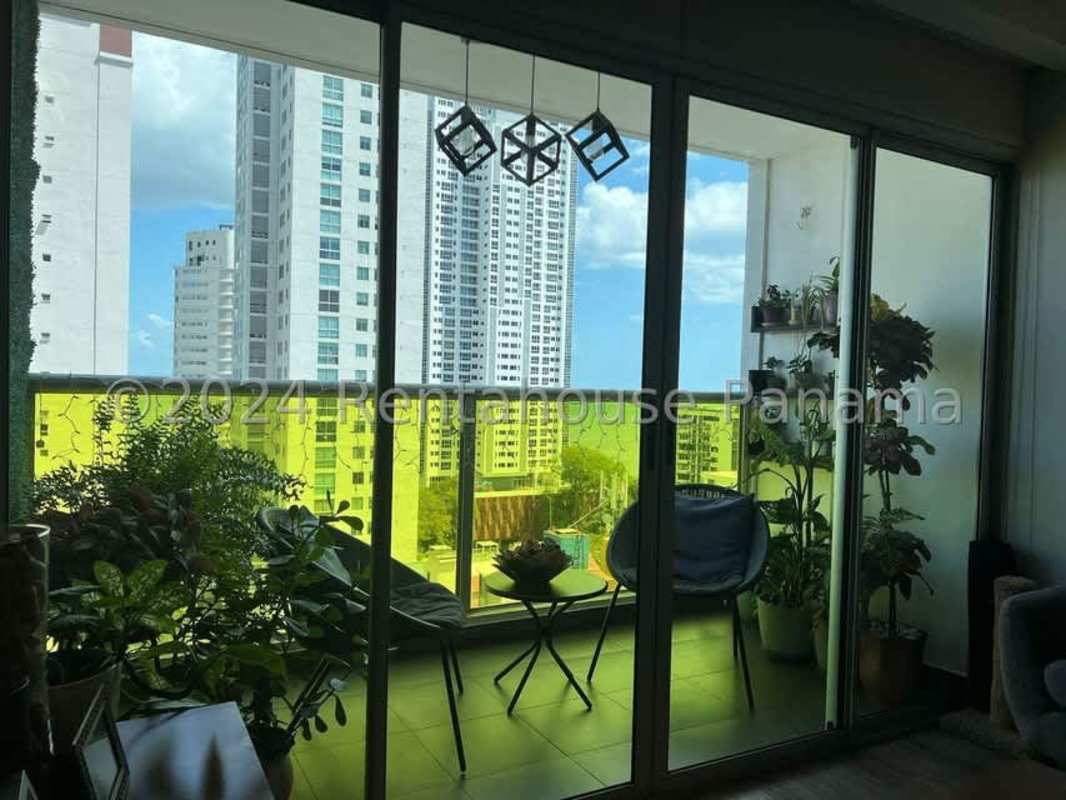 Spacious balcony with ocean view in furnished apartment Panama City