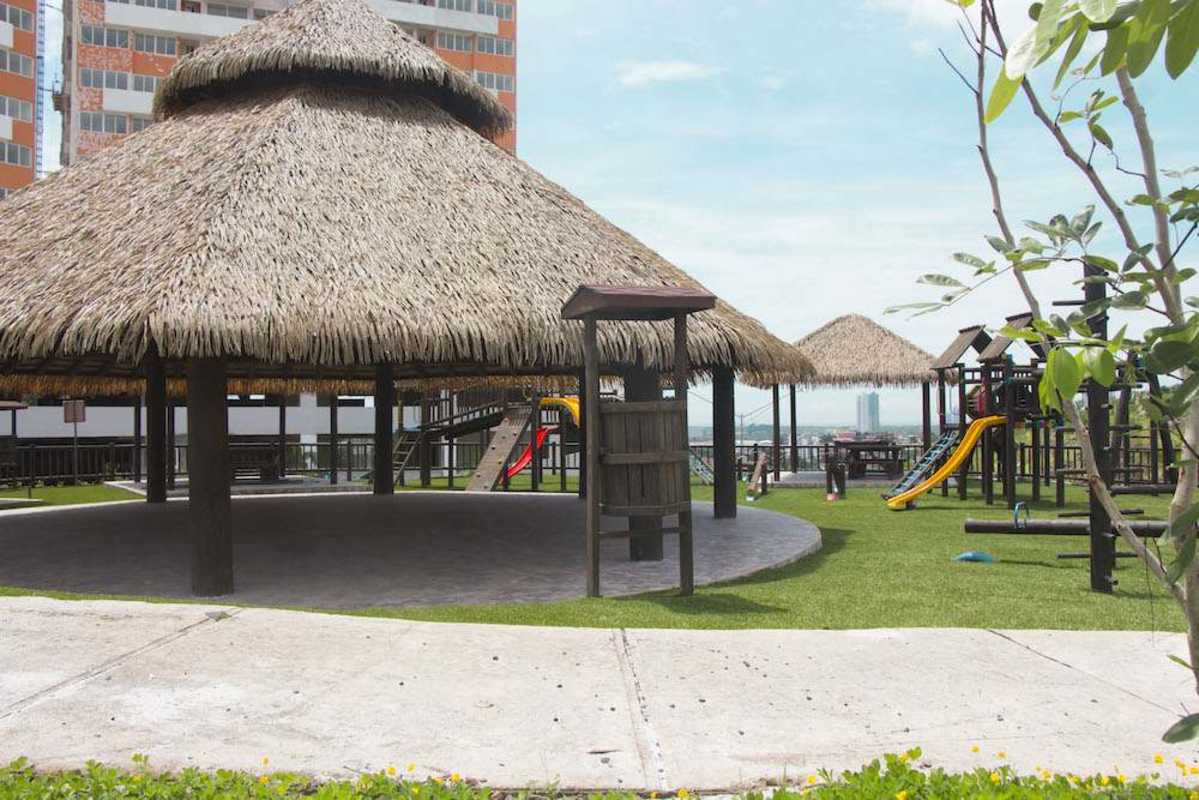Outdoor green area with gazebo and playground PH Villa Crisol in El Crisol Panama