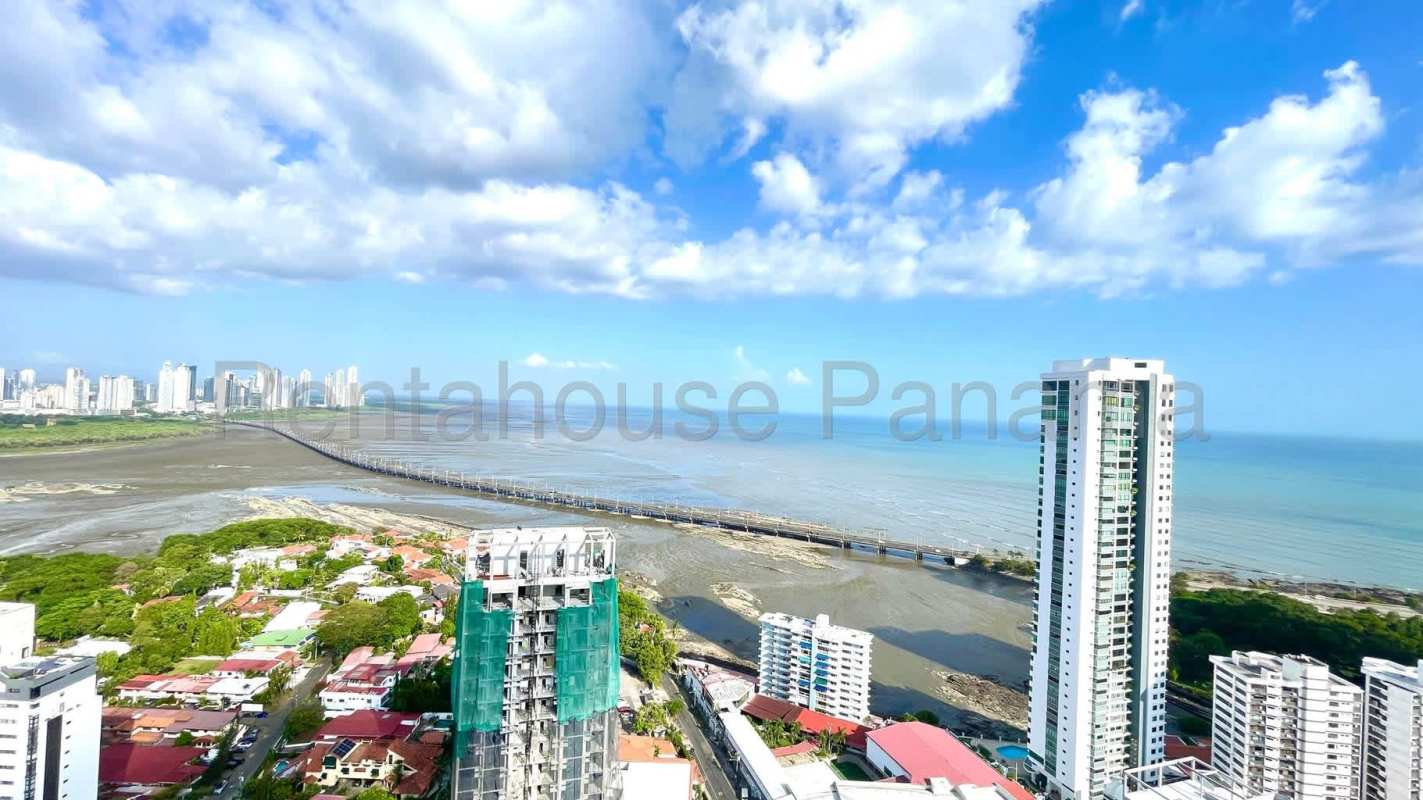 Contemporary high-rise tower with swimming pool in Coco del Mar Panama City