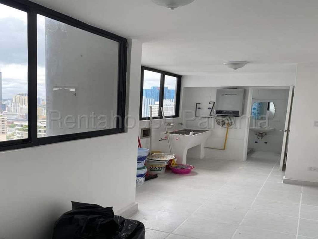 Bedroom with ocean view and built-in closet in spacious rental apartment PH Torres del Pacifico Panama City
