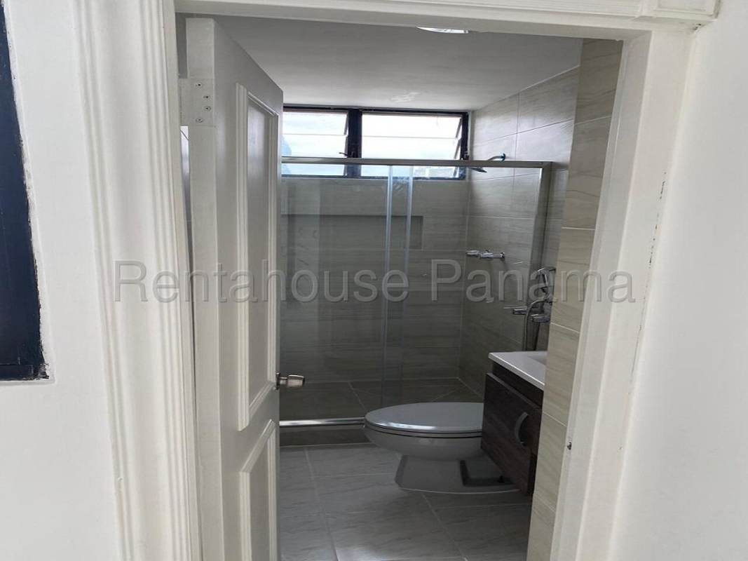 Updated bathroom with mirror neutral tiles and dual sinks in PH Torres del Pacífico Panama City