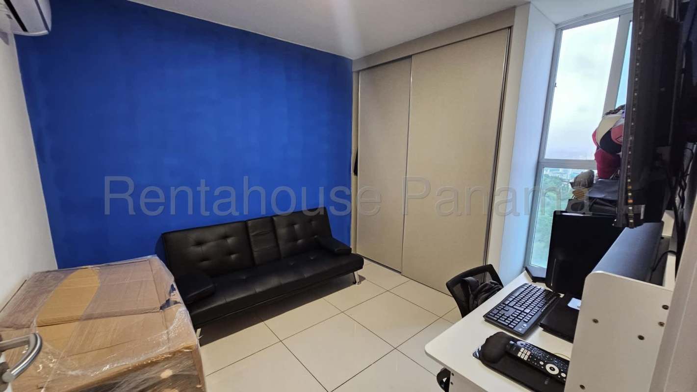 Bedroom with panoramic city views and AC Coral Plaza Towers Betania Panama