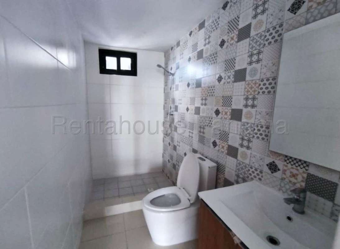 Bathroom with modern fixtures walk-in shower patterned wall tiles PH Vía España Panama