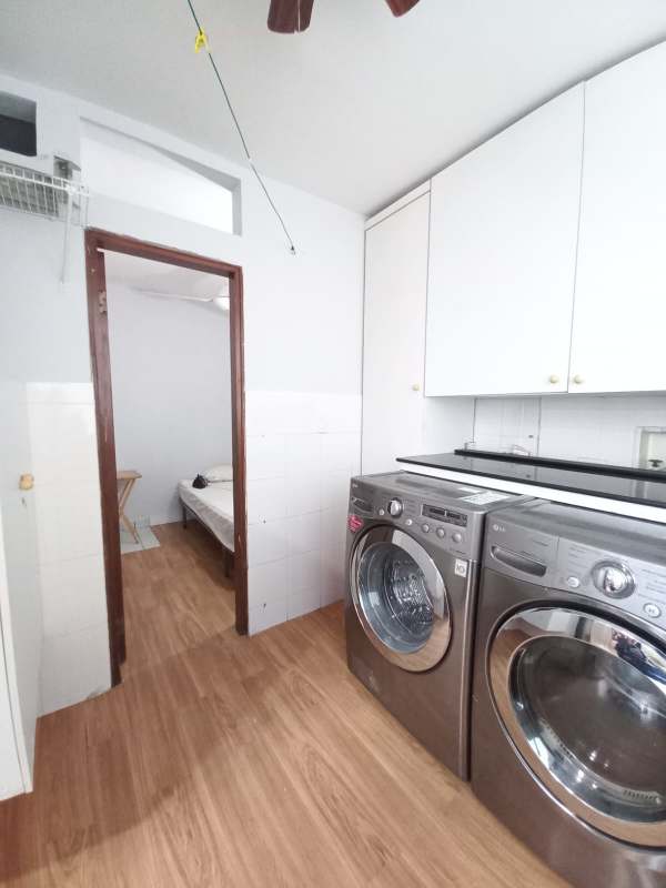Laundry room with washer dryer, cabinets, good lighting PH Altamira San Francisco Panama
