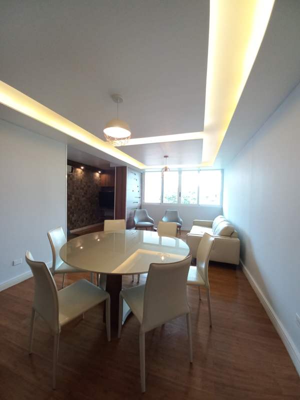 Modern kitchen with granite countertops, white cabinets, stainless appliances in PH Altamira San Francisco Panama