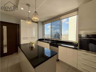 Apartment for Sale in San Francisco - 3 bedrooms