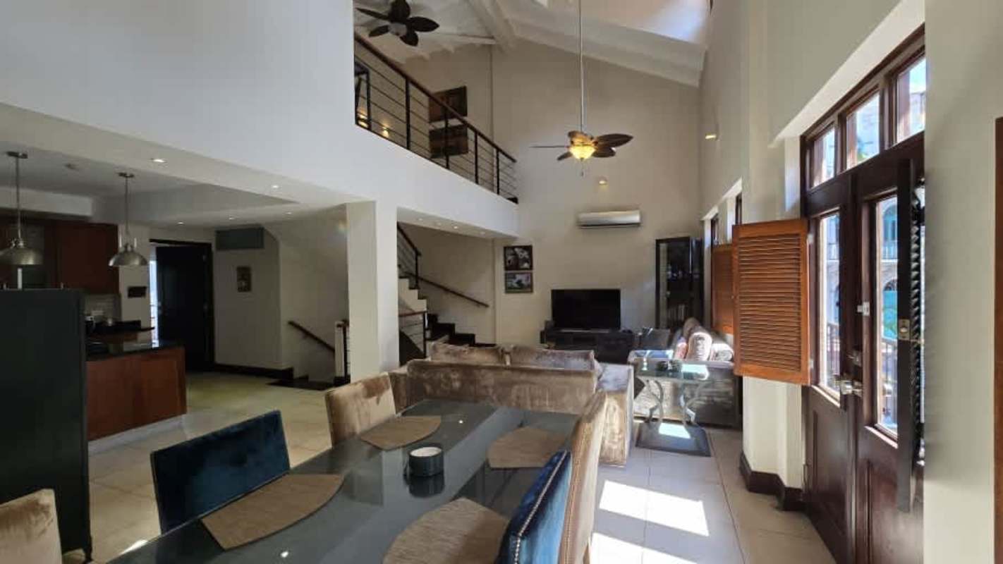 Elegant master suite with colonial balcony, ensuite, ceiling fan Casco Viejo Panama