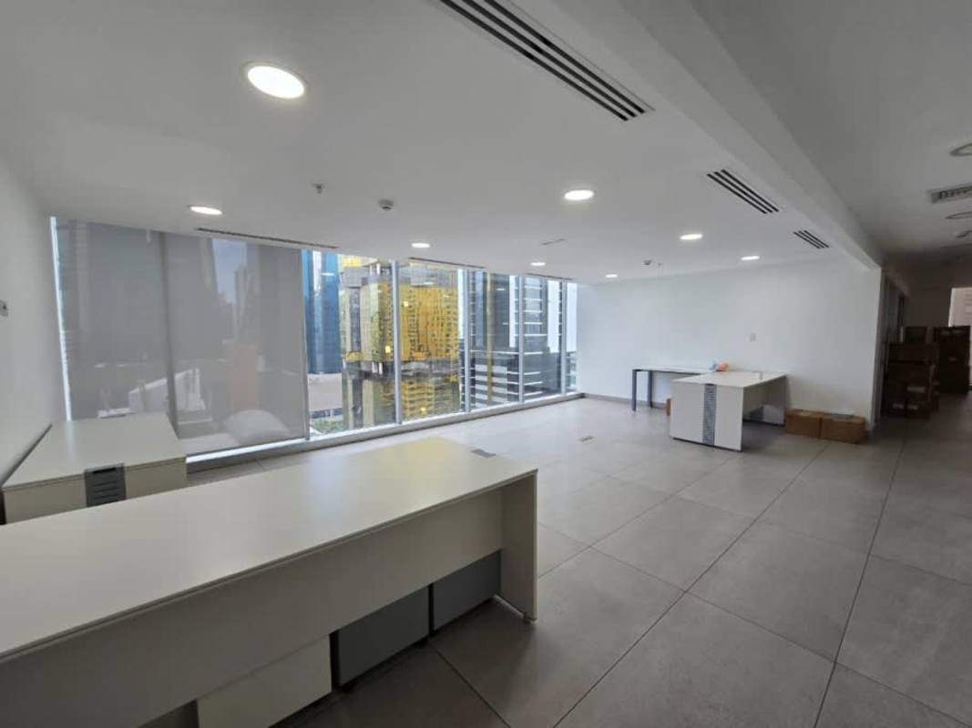Office space with panoramic glass windows, ocean & city view in PH BICSA Panama City