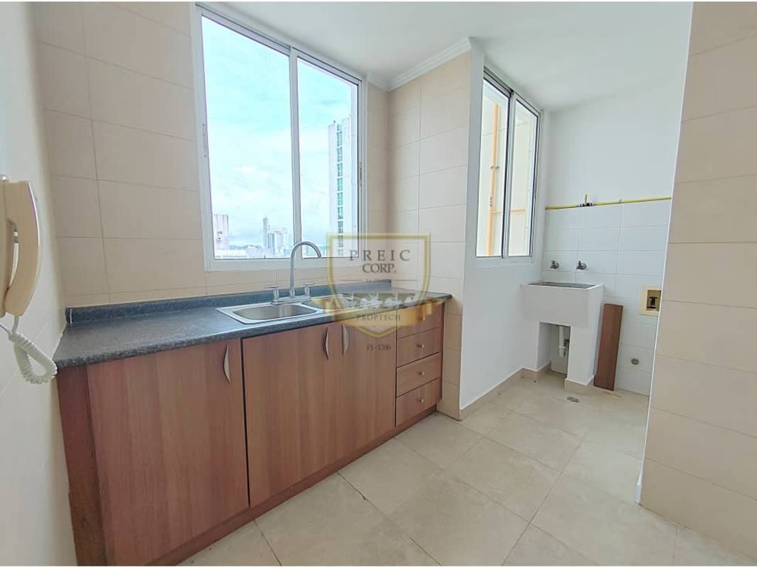 Bedroom with ceramic tile flooring, large window and closet in PH El Cangrejo Panama