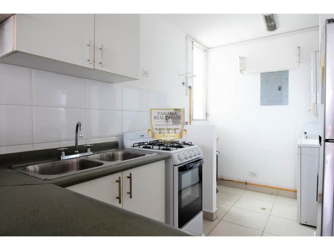 Furnished master bedroom with queen bed, AC split, ceiling fan, closet in PH Los Toneles Panama City