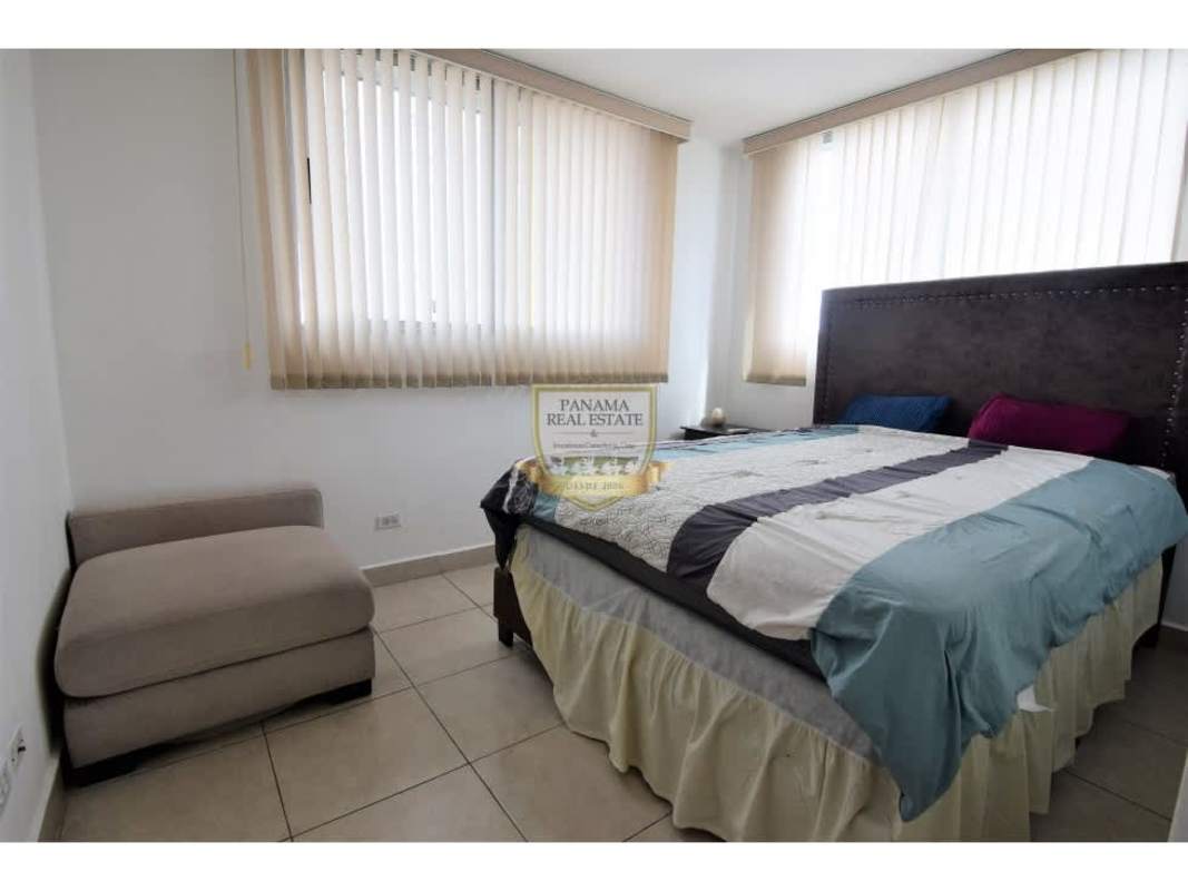 Bright bedroom with upholstered bed, large window, AC and city view in PH Los Toneles Panama