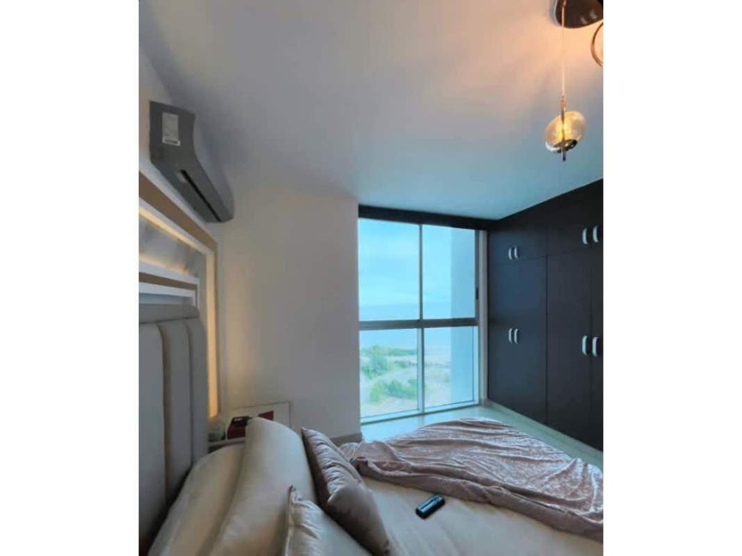 Master bedroom with floor-to-ceiling windows, city skyline and ocean views at PH Waterfalls San Francisco