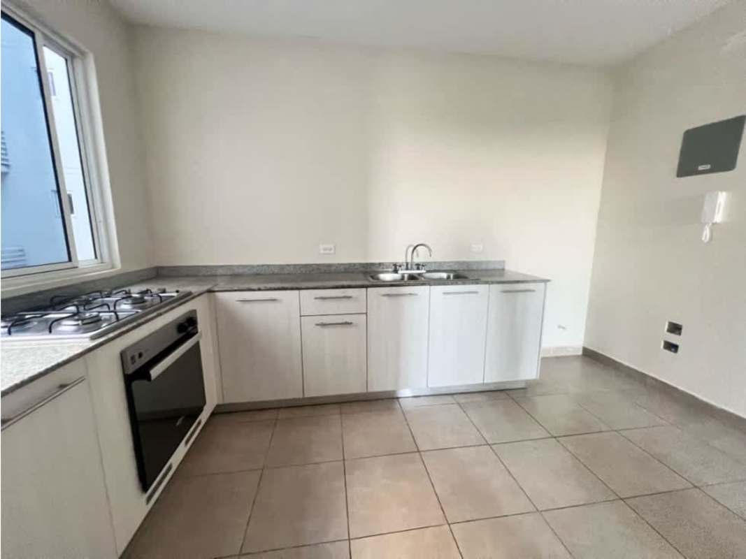 Bedroom ensuite bathroom tile floor PH Torres de Cantabria apartment Panama