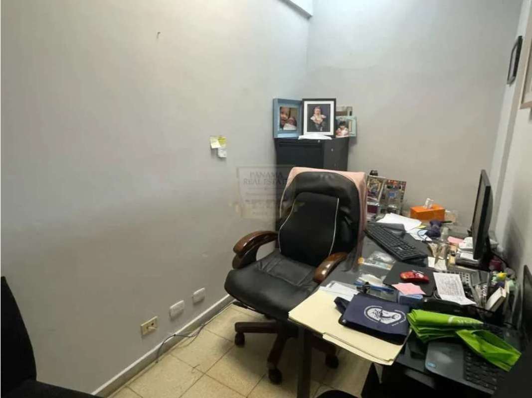 Reception desk and waiting space in commercial unit Plaza 12 de Octubre Panama