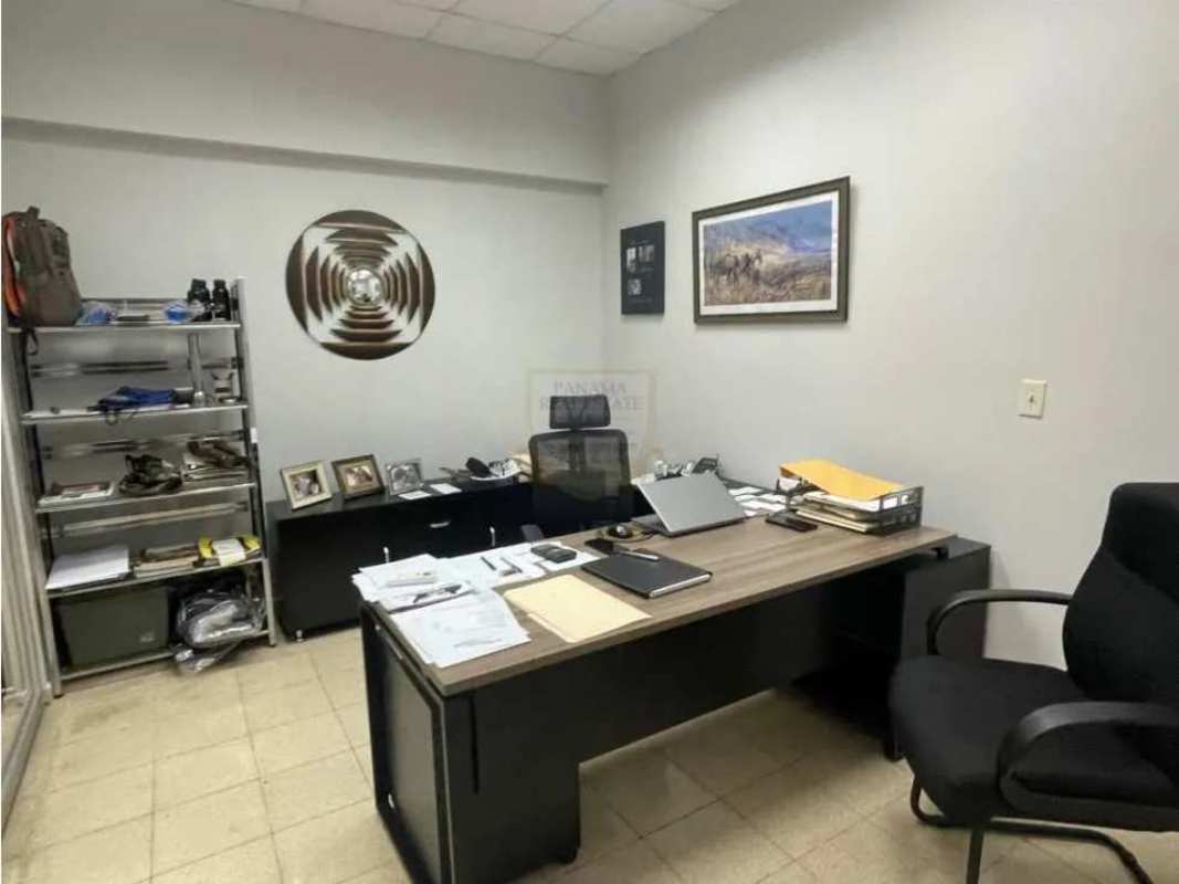 Multiple workstations inside commercial unit Panama City 12 de Octubre