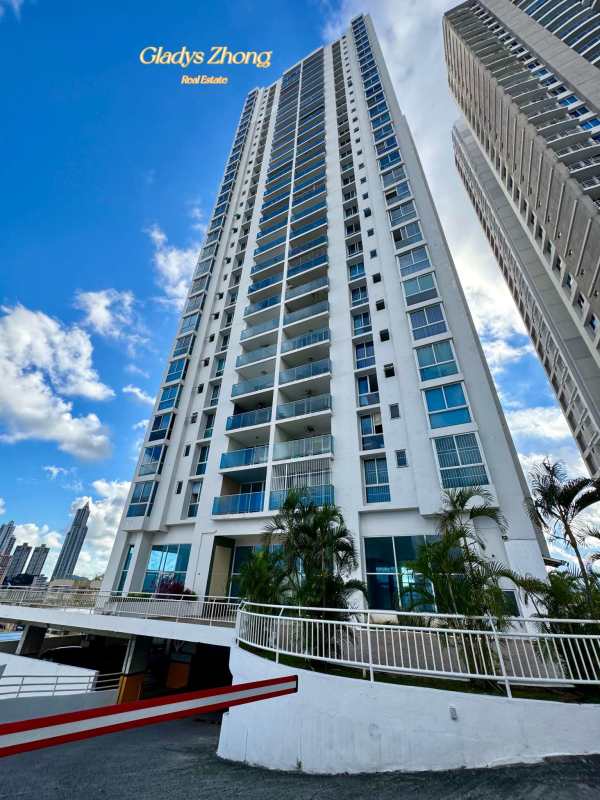 Comfortable bedroom featuring AC, wardrobe, design details in PH Lexington Tower Panama City