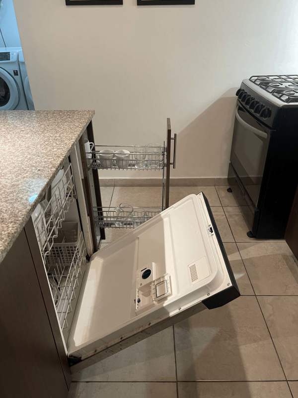 Bright bedroom with ceiling fan, 2 windows, AC split unit PH El Doral Panama